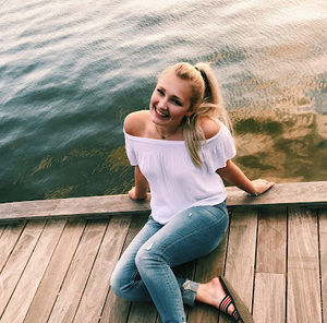 Meet your Posher, Holly